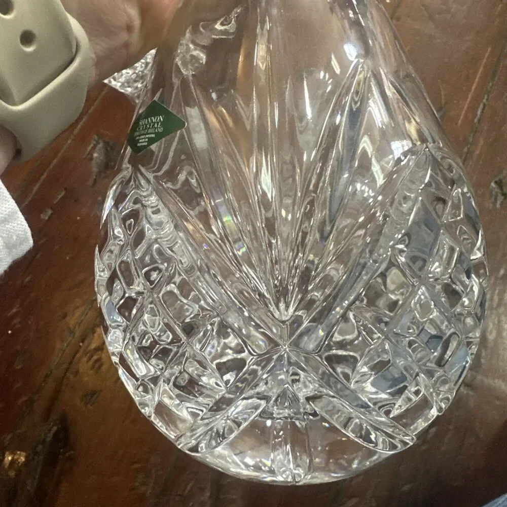 Shannon Crystal Designs of Ireland Lead Crystal Decanter/Stopper with 3 Glasses